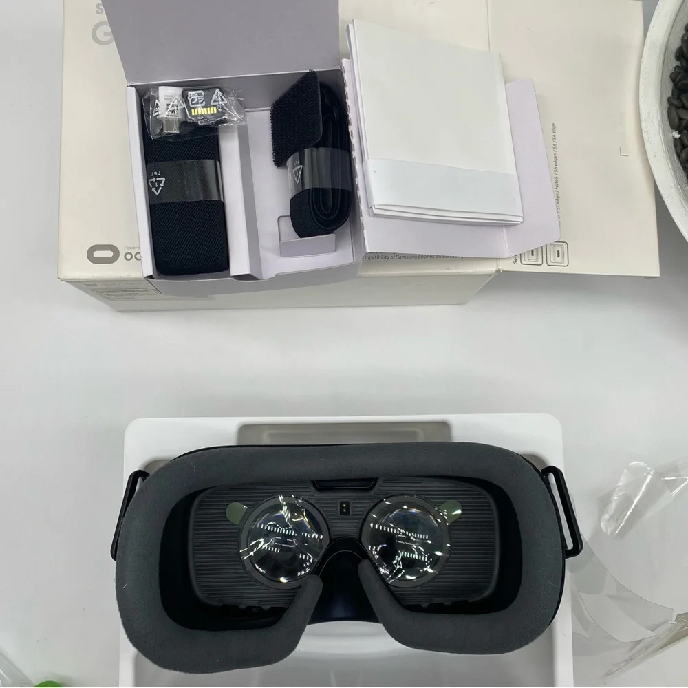 Samsung Gear VR (2016) oculus compatible with- GS7s, Note 5, GS6s discontinued